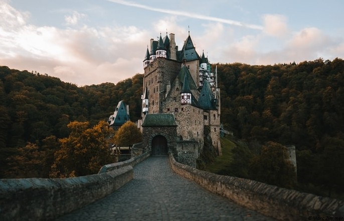 kpop quiz enhypen - castle illustration