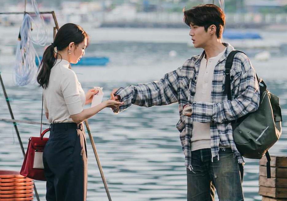 hometown cha cha cha shin min ah & kim seon ho
