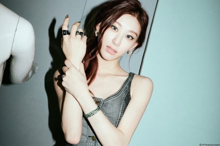ITZY Lee Chaeryoung profile